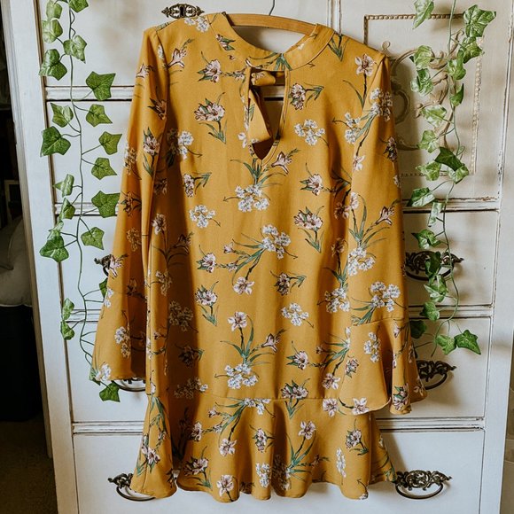 Xhilaration Dresses & Skirts - Xhilaration Yellow Floral Long Sleeve Shift Dress